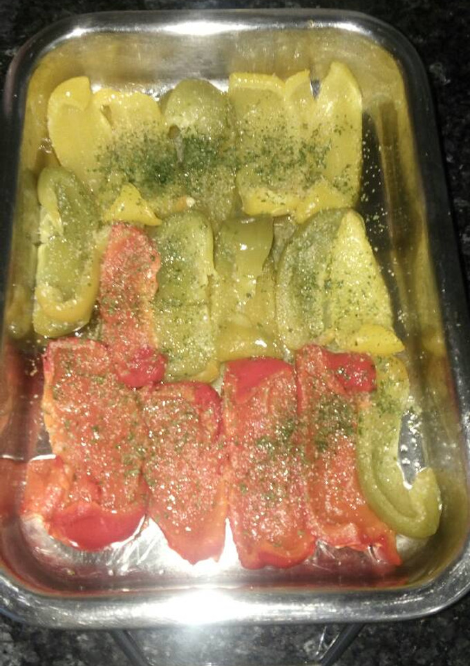 Una foto de Pimientos al vapor con ajo, perejil y aceite de oliva