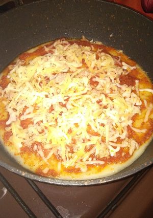 صورة لوصفة بيتزا تاع المقلة السريعة 😋😋😋