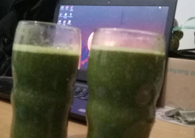 Bagaimana Menyiapkan Green Smootie yang Lezat Sekali