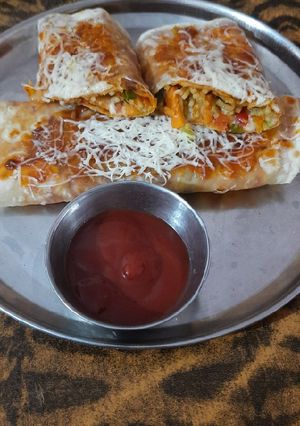 ચાઈનીઝ ફ્રેન્કી (Chinese Frankie Recipe In Gujarati) રેસીપી મુખ્ય ફોટો