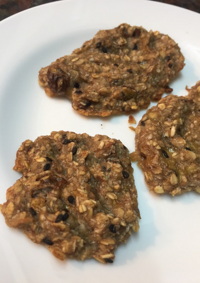 Una foto de Galletitas de avena, banana, coco y pasas