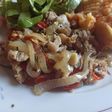 Salteado de pescadilla, cebolla y morrón