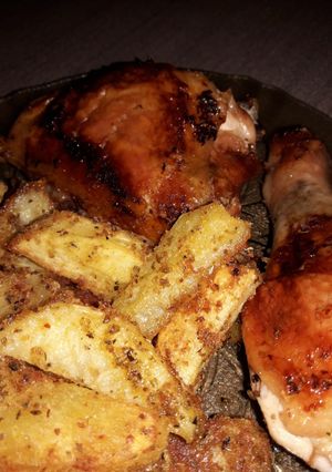 Una foto de Pata muslo al horno con papas