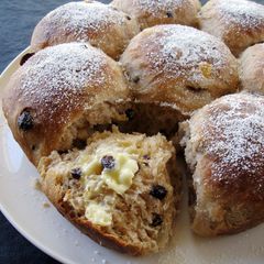 A picture of Easter ‘Pampushky’.