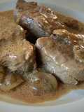 Solomillo de cerdo en salsa de Oporto con champiñones