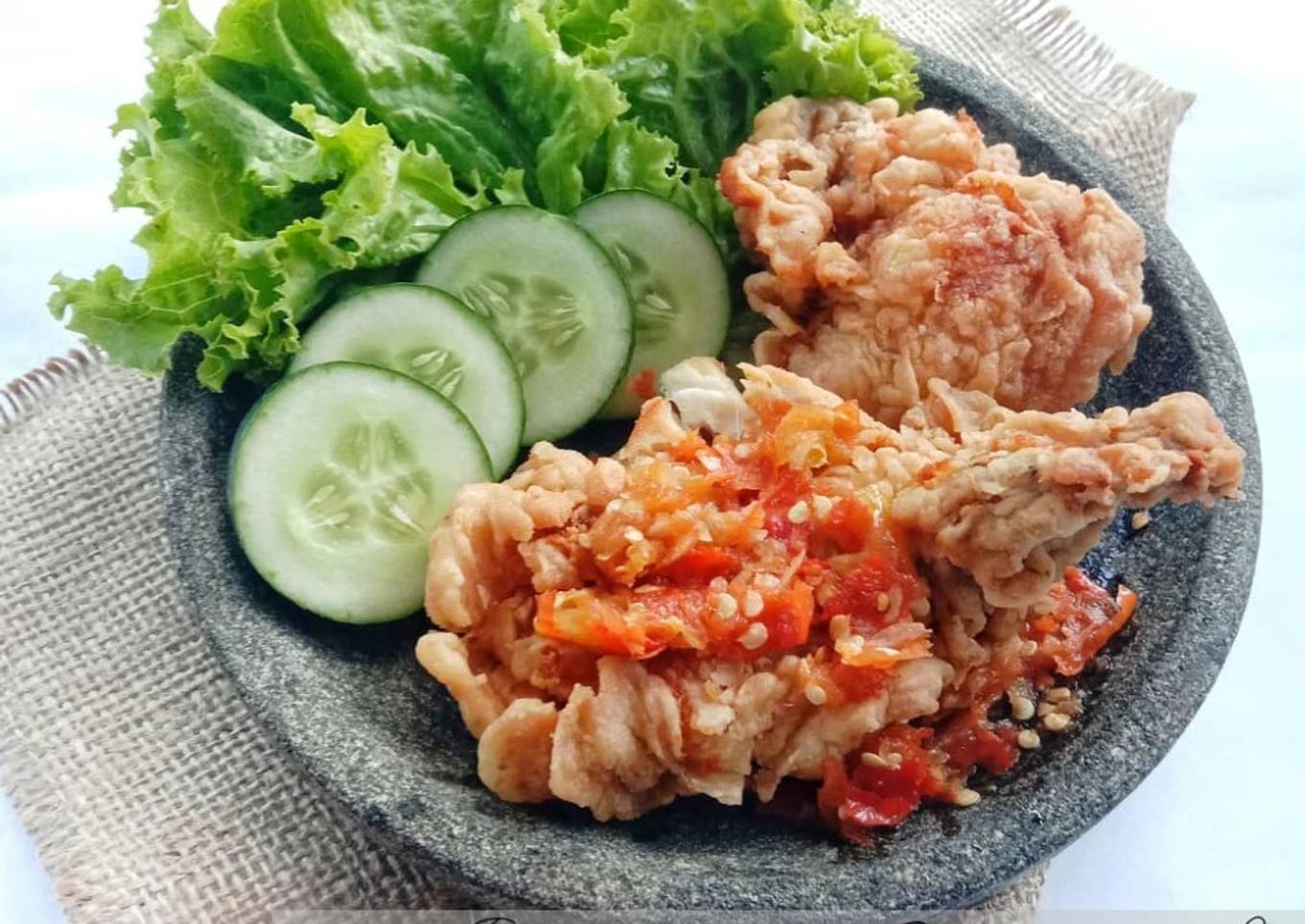 Ayam geprek sambal bawang