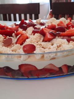 Foto de Merengue Tradicional com Morangos