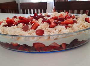 Foto de Merengue Tradicional com Morangos