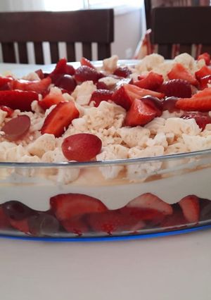 Foto de Merengue Tradicional com Morangos