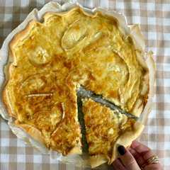 Una foto de Quiche de espárragos, puerro y queso de cabra