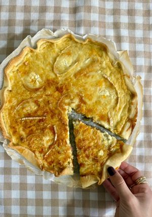 Foto principal de Quiche de espárragos, puerro y queso de cabra