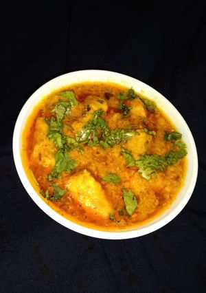राजस्थानी बेसन गट्टे की सब्जी रेसिपी मुख्य फोटो