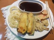 Una foto de cebolla en tempura