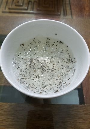Hình của món Tổ yến chưng hạt chia.