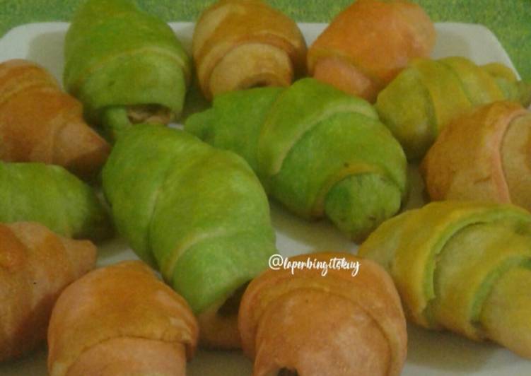 Croissant Pisang Kurma (Banana Date Palm Croissant) 2 warna Teflon Tanpa Ribet