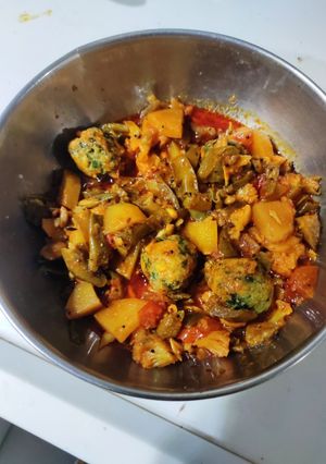 ઊંધિયું (Undhiyu Recipe In Gujarati) રેસીપી મુખ્ય ફોટો