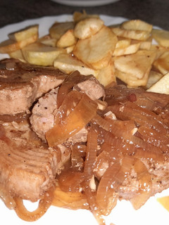 Una foto de Atún encebollado