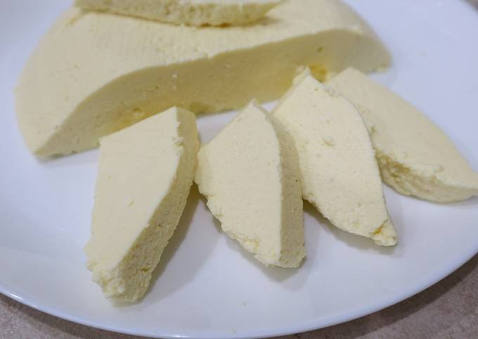 Пошаговый рецепт приготовления адыгейского сыра.
