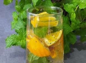 Foto resep Infused Water: Jeruk Sunkist, Daun Mint, Chia seed