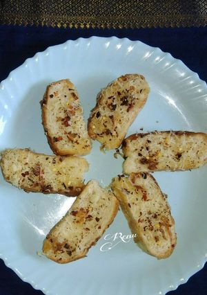 A picture of Cheese Garlic Bread.