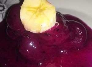 Una foto de Helado natural de pitahaya y banano