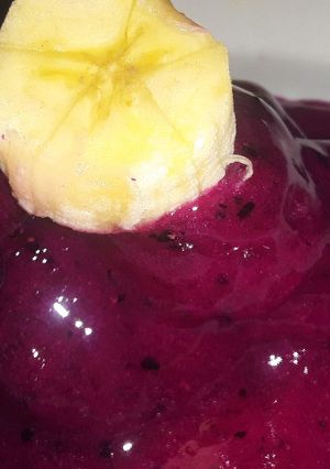 Una foto de Helado natural de pitahaya y banano