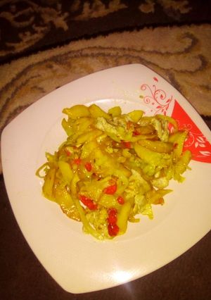 Soyayyen dankali da kwai ainihin hoton girkin