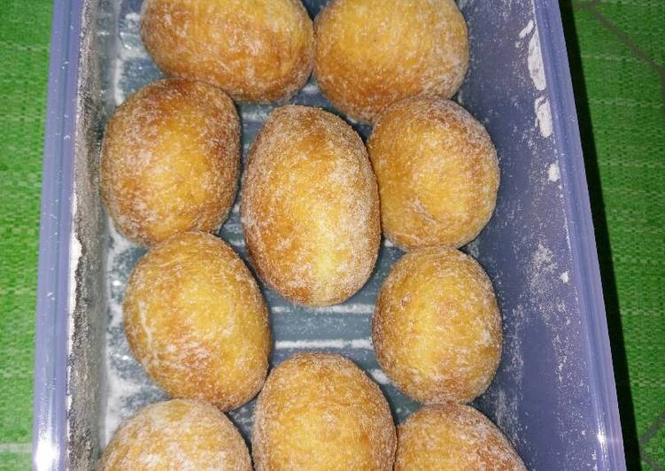 Donat isi coklat tabur gula mint