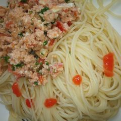 A picture of Spaghetti served with scrambled eggs.