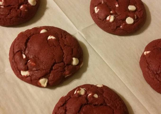 White Chocolate Chip Red Velvet Cookies (from cake mix)