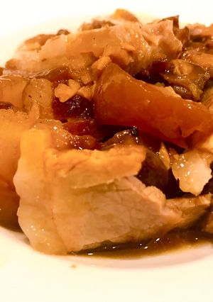 Hình của món Thịt xá xíu rim nước dừa.