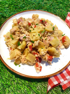 Una foto de Ensalada de patatas con ajo y perejil