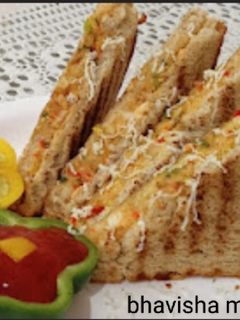 વેજ ચીઝ ગ્રીલ સેન્ડવીચ (Veg Cheese Grill Sandwich Recipe In Gujarati) રેસીપી મુખ્ય ફોટો