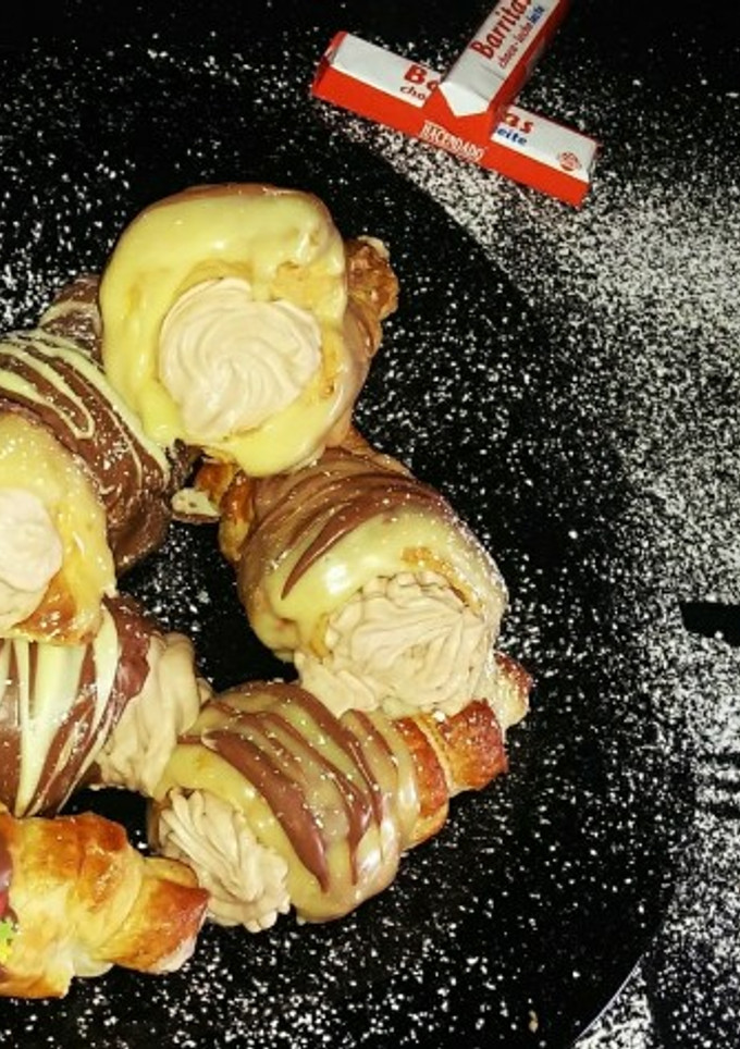 Una foto de Canutillos rellenos de kinder