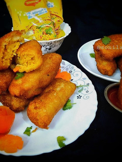 A picture of Maggi stuffed bread spring roll.
