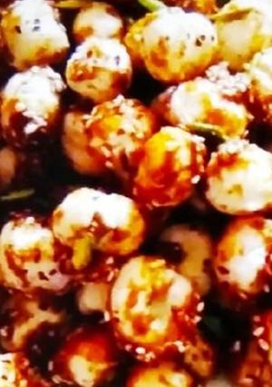 A picture of Caramalized Jaggery Foxnuts.
