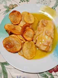 Una foto de Bacalao al pil-pil con patatas