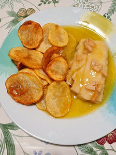 Una foto de Bacalao al pil-pil con patatas