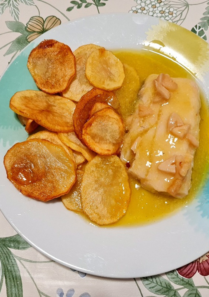 Una foto de Bacalao al pil-pil con patatas