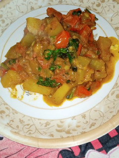 लौकी और आलू की सब्जी (Lauki aur aloo ki sabzi recipe in hindi) रेसिपी मुख्य फोटो