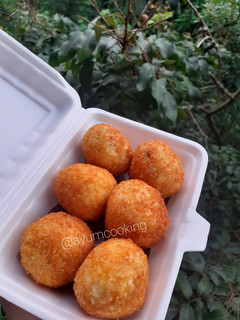 Foto resep Bola-Bola Nasi Isi Sosis