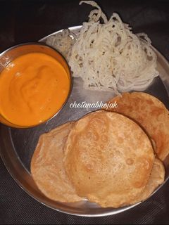 आमरस पूरी (aamras puri recipe in marathi) रेसिपी चे मुख्य फोटो 