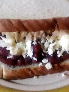 Una foto de Sándwich de frijoles 🥪