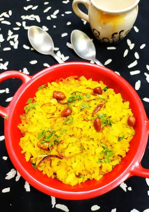 पोहा (Poha recipe in hindi) रेसिपी मुख्य फोटो