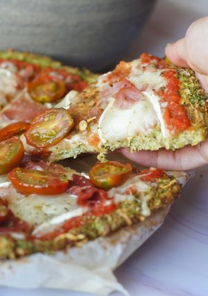 Foto principal de Pizza de base de brócoli