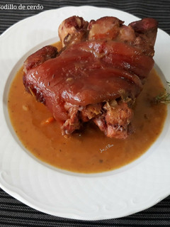 Una foto de Codillo de cerdo estofado