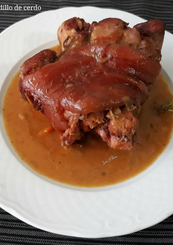 Una foto de Codillo de cerdo estofado