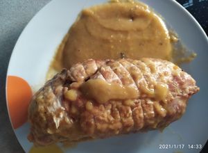 Foto principal de Rollo de pollo relleno en salsa