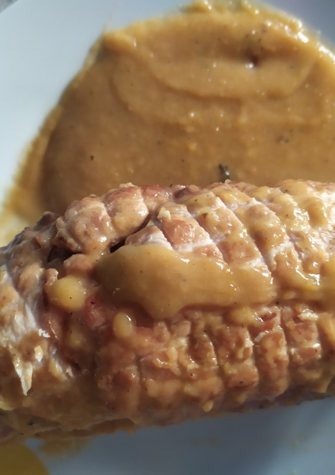 Una foto de Rollo de pollo relleno en salsa