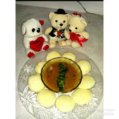 A picture of Idli Sambar.